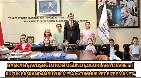 Başkan çavuşoğlu koltuğunu çocuklara devretti  Küçük başkandan büyük mesaj: “cumhuriyet bize emanet”